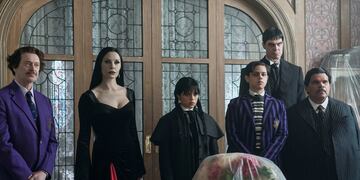 WEDNESDAY 2 MERLINA 2 NETFLIX JENNA ORTEGA CATHERINE ZETA JONES LUIS GUZMÁN ISAAC ORDONEZ 1