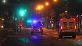 Sujetos encapuchados atacaron ambulancia con una picota en Osorno