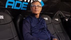 “Quiero mucho al club, pero había que tomar una decisión…”: Ariel Holan se despidió entre lágrimas de la UC