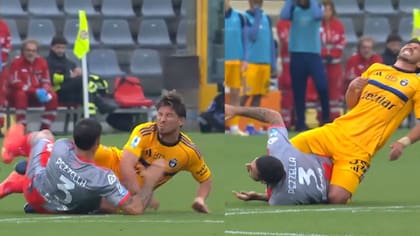 Le mostraron tarjeta roja: Felipe Loyola tuvo amarga jornada con el Pisa tras descender