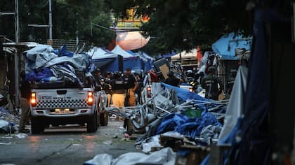 Lo anunciaron en TV y empezó con barricadas: ambulantes desatan guerra en Meiggs y vecinos denuncian que sería entre ellos