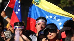 Venezolanos van por la derecha: un 62% votaría por Kast o Matthei