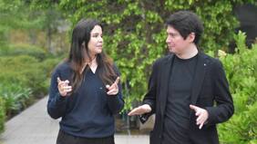 Filósofos explican sus ideas con monitos y series de Netflix