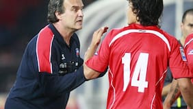 Matías Fernández se cuadro con Marcelo Bielsa tras polémica que enfrenta en Uruguay: recordó supuesto “reto” en pleno partido