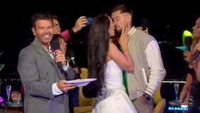 Las imágenes del beso explícito de Daniela Aránguiz y Meteucci imitando a Valdivia y Orsini