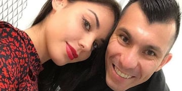 Gary Medel y Cristina Morales