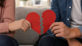El nuevo golpe que sacude a reconocida actriz de Mega y remece la farándula: confirmó abrupto quiebre de su matrimonio