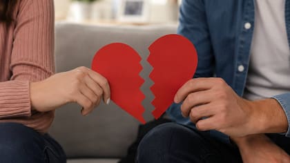El nuevo golpe que sacude a reconocida actriz de Mega y remece la farándula: confirmó abrupto quiebre de su matrimonio