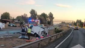 Tres fallecidos dejó grave accidente en la Ruta 5 a la altura de Teno: camioneta que iba contra el tránsito chocó con un furgón
