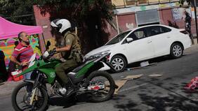 Habrían peleado por un balde: Dos muertos dejó violenta riña entre cuidadores de autos en Santiago