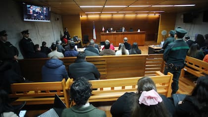 Multas de miles de millones y hasta 21 años de cárcel: condenan a los 17 acusados por el megafraude a Fonasa