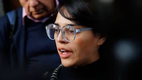 Investigación por fraude: Karina Oliva queda con arresto domiciliario nocturno y arraigo nacional