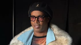 Junto a Ke Personajes, Sean Paul, Pitbull y más: Ronaldinho lanzó su disco “CAMISA 10″