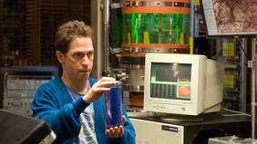 Tim Blake Nelson tantea el regreso de su villano de The Hulk en Capitán América: Un mundo feliz