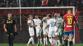 “Él busca el contacto…”: liberan los audios del VAR por presunto penal a Emiliano Vecchio en el Unión Española contra la “U”