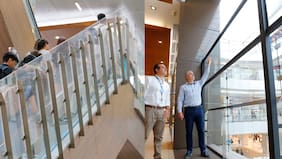 Instalación de barreras y tótems: mall Costanera Center anunció nuevas medidas para evitar suicidios