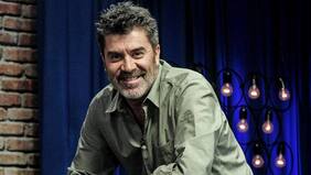 El "Pollo" Valdivia hizo caldo con las musas que descubrió