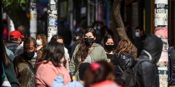 VALPARAISO: Gran cantidad de personas en las calles durante la Cuarentena Total