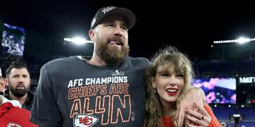 Taylor Swift y Travis Kelce en partido de la NFL