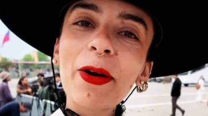 “Una estaca le atraviesa la cabeza”: Capitana Rodríguez denuncia a profe de la UC y acusa amenazante mensaje tras Parada