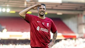 Mark González la rompió con un golazo en el partido de leyendas del Liverpool ante Celtic
