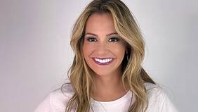 “¡Adiós verano!”: Rayén Araya encantó a las redes con registro junto al mar en bikini