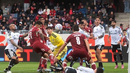 Tuvo que pedir disculpas: viralizan foto de jugador de La Serena alentando a Colo Colo