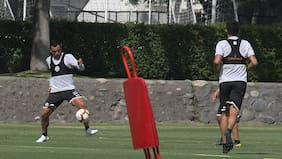 Paredes le dobló la mano a Mario Salas y jugará el clásico contra Católica