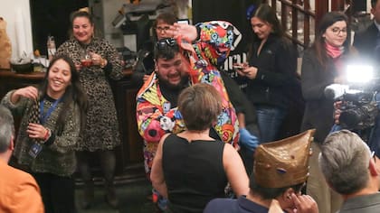“Lo soñé cuando tenía diez años (ser Rey Guachaca)... Porque me siento guachaca, pero de la vida”: Otakin va con todo por la corona de cobre