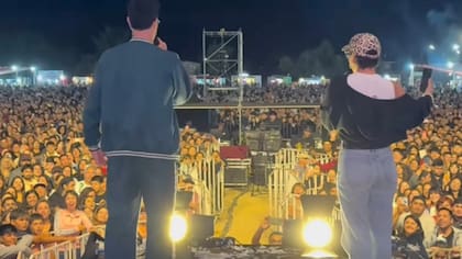 Reportan repentino quiebre de reconocida pareja del espectáculo y apuntan a supuesta infidelidad: dejó a varios en shock