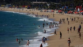 Fue rescatado con retroexcavadora: niño quedó atrapado en la arena en playa de Cartagena