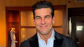 “Es un amor” y “Es una chica espléndida”: Mario Casas llenó de elogios a animadora chilena