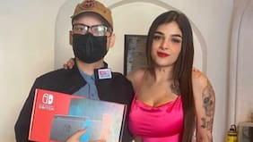 Modelo de OnlyFans le regala quimioterapia a joven diagnosticado con cáncer