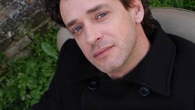 El macabro hallazgo tras la demolición de una casa donde vivió Gustavo Cerati: forenses identifican edad y género de los restos