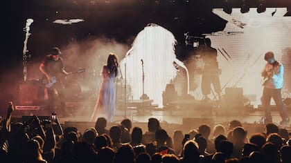 El shoegaze de Niebla Niebla cautivó en Lollapalooza: covers, una invitada especial y el lado más alternativo de Princesa Alba