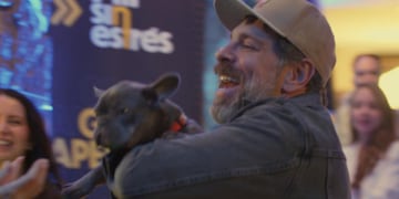 Neme como él mismo, junto a su perriota Kika, debuta en las teleseries este martes en Reunión de Superados.