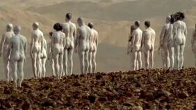 Spencer Tunick reunió a 300 personas desnudas en el Mar Muerto