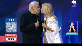 “Perdona, Pepito”: Don Francisco y Cecilia Bolocco se dieron un piquito en la Teletón