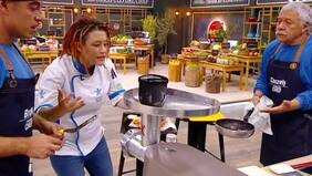 "¡¿Qué es está w...?! ¡¿Dónde están las hamburguesas por la ch...?!", reclamó la chef Carolina "China" Bazán frente a Bruno Zaretti y Carlos Caszely