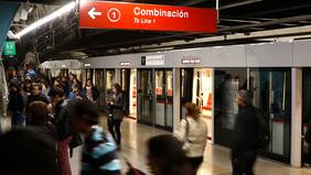 Santiago hoy: 73% de las micros están circulando y Metro funciona parcialmente con Líneas 1, 2, 3, 5 Y 6