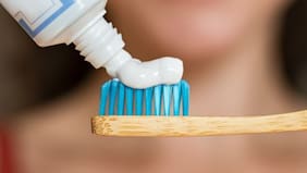 Lista completa: las 19 pastas dentales que están bajo la lupa del Sernac por “posibles efectos adversos”