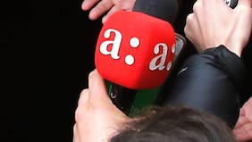 Remezón en radio Agricultura: periodista con casi 50 años de trayectoria cuelga el micrófono y se despide en vivo