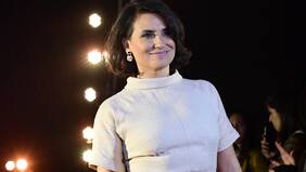 “Me tocaba actuar con los grandes, con la Claudia di Girolamo, Eduardo Barril, con la Delfina Guzmán, Marés González...": Francisca Gavilán habla de su trabajo con el director de teleseries Vicente Sabatini