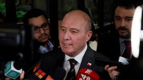 Ministro Quiroz reconoce que vaciaron cuentas a algunos deudores CAE que ganan menos de $3,5 millones: explicó motivo
