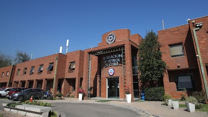 Entre gritos y acusaciones terminó el Consejo de Presidentes de la ANFP