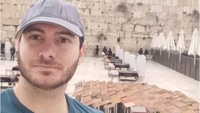 Hombre tiene 87 hijos biológicos y busca tener 100 este año: “Uno en cada país”