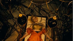 Crítica de cine: ¡La Novia!, un experimento monstruoso irregular y excesivo que al menos se atreve a salir del molde