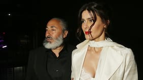 La romántica escena de Tonka Tomicic bailando a la luz de las velas con su marido Parived en medio de la cuarentena