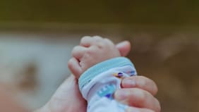 Primeros de Latinoamérica en tenerlo: llegan 5 mil dosis de medicamento contra virus sincicial respiratorio