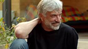 "Chiloé. Aparece una mujer montada en un caballo blanco. Me dice 'en la casa tengo dos chiquillas re buenas para mejorar la raza. Vamos...'", relata Francisco Reyes